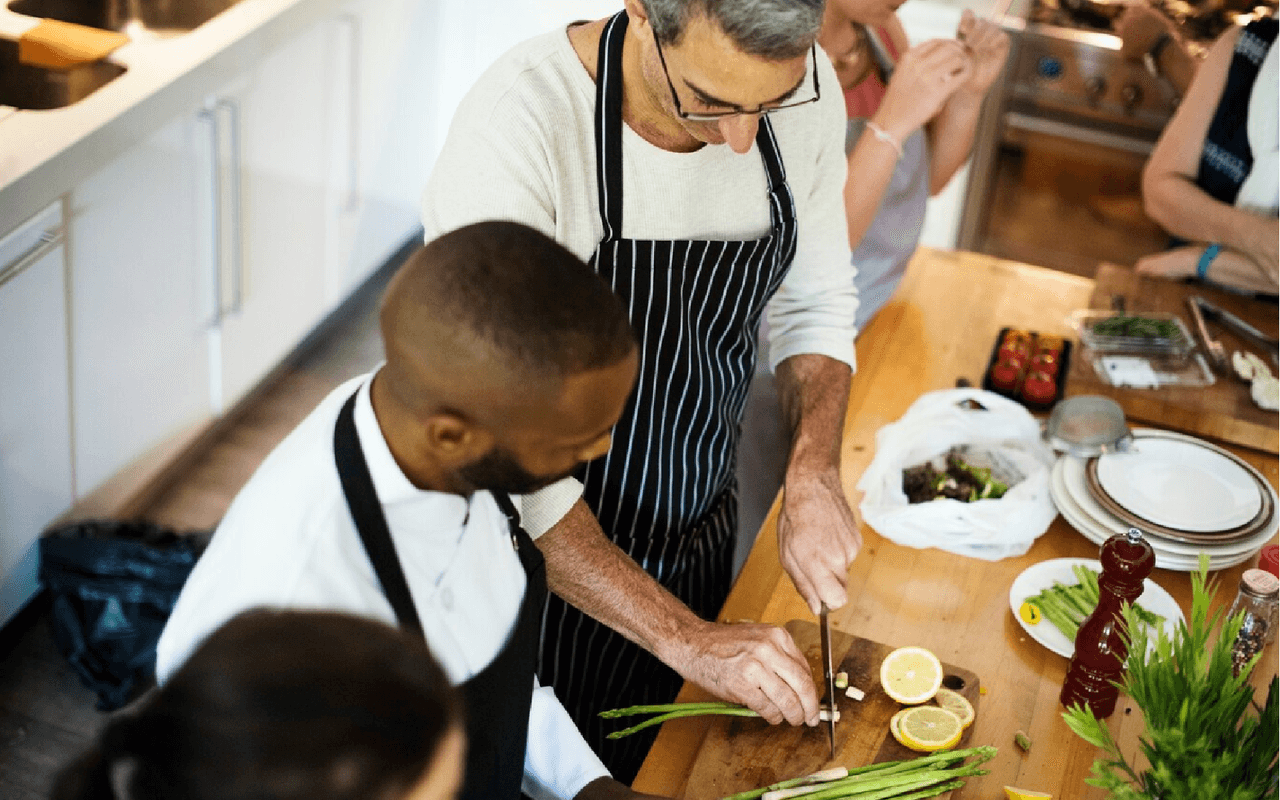 9 Benefits of Fresh Meal Delivery in UAE in 2025 -Variety and Culinary Exploration